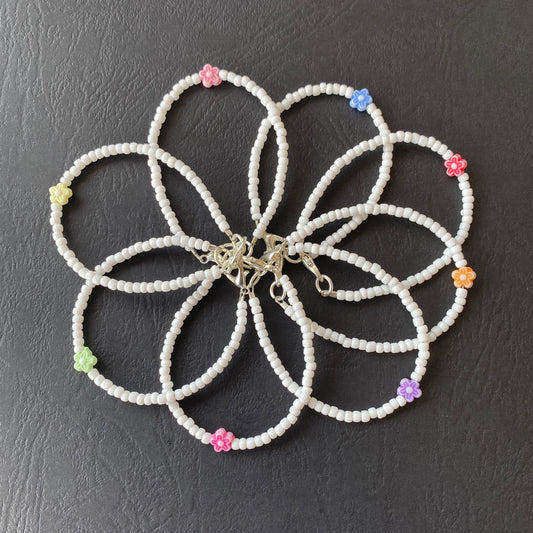 Flower bracelet - 8 colours to choose from